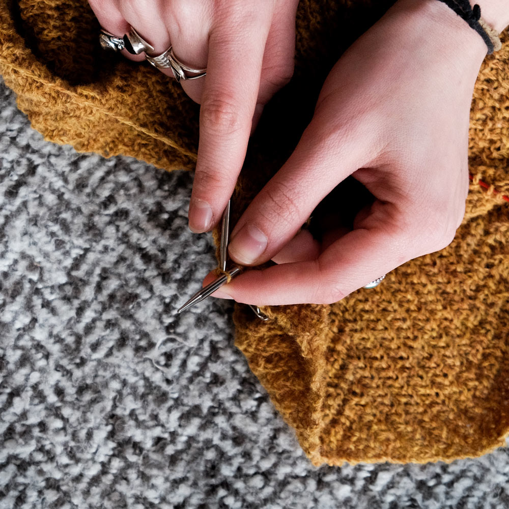 How to Knit a Blanket on Circular Needles: A Beginner's Guide