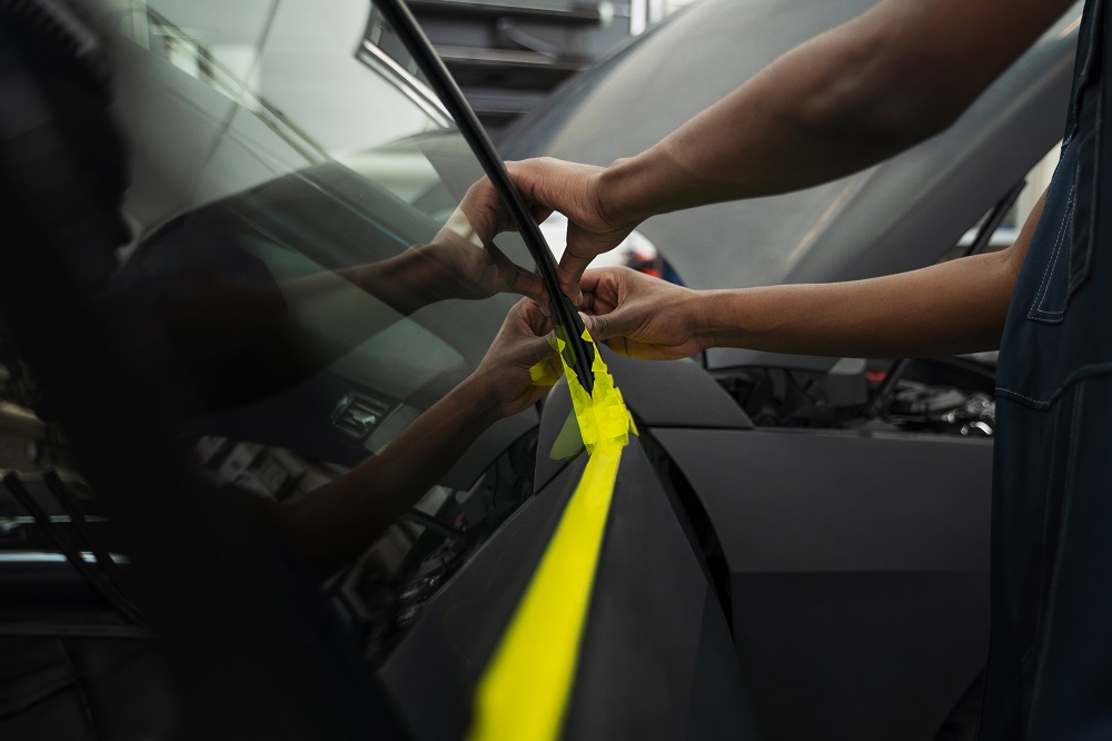 Some Common Reasons for The Repair of Auto Glass in Broken Arrow - WelfulloutDoors.com