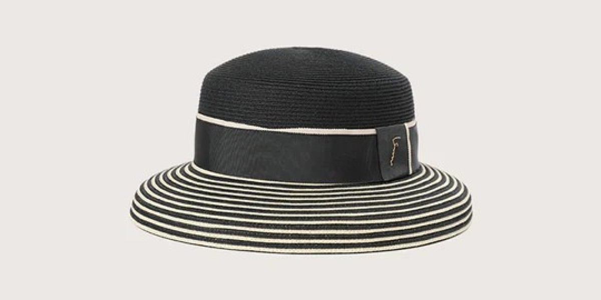 Straw boater hat womens need to be worn with style and temperament