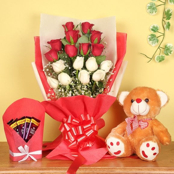 Buy or Order  Gesture Of Love N Romance - Midnight Gifts Delivery Online : OyeGifts