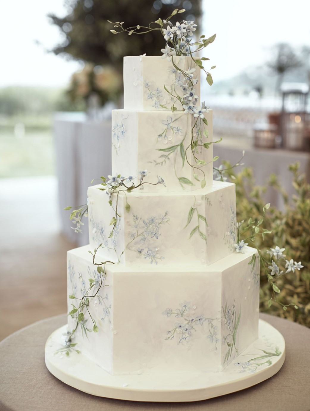 Wedding Cake Trends: 5 Decorations Brides Are Loving This Year - Pro Business Feed