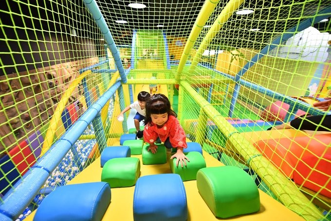 How Indoor Playgrounds in Singapore Help Shy Kids Come Out