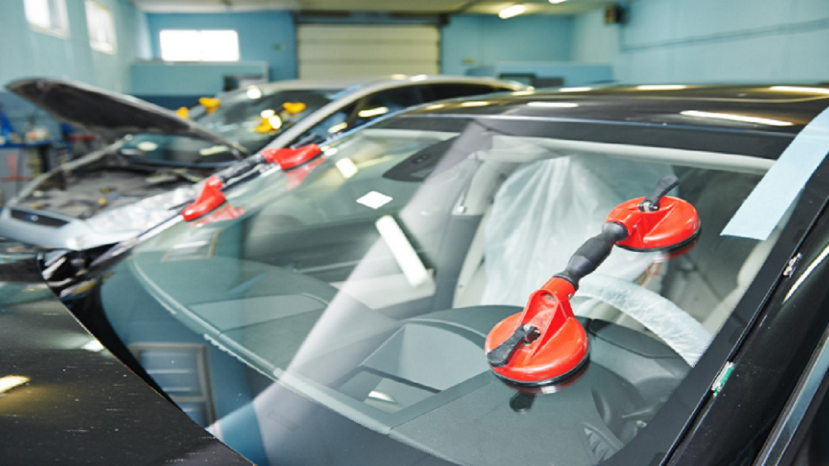 Pros and Cons of Mobile Auto Glass Repair in Tulsa, OK