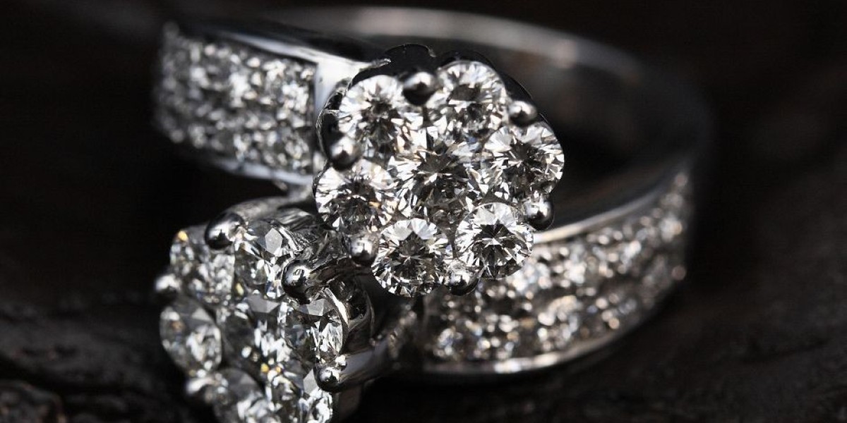 Trends in Lab Grown Diamond Jewelry Designs to Watch in 2023