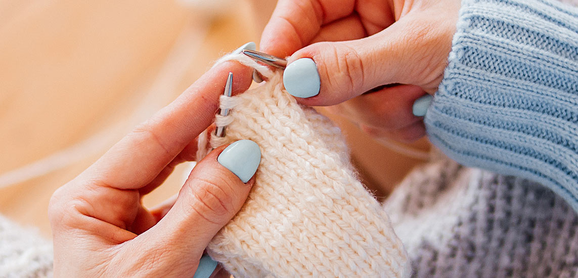 Learning to Knit: Mastering the Purl Stitch Made Easy