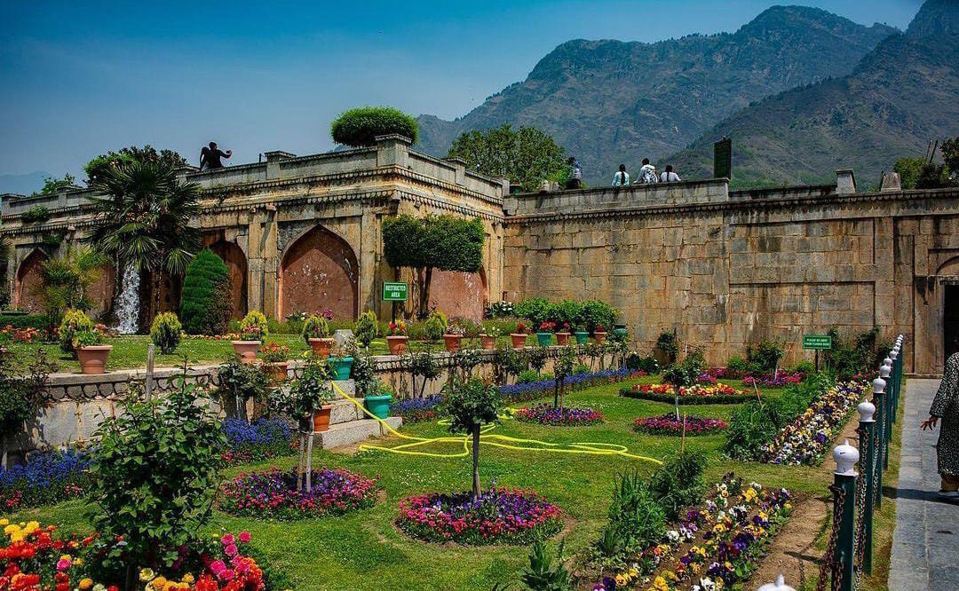 shalimar bagh Srinagar ~ 5 Amazing Things to Explore in Shalimar Garden, Srinagar, Kashmir - Natural Pen Writers