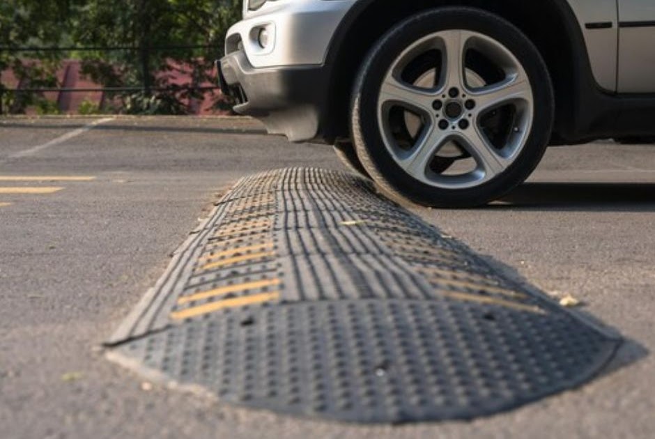 Why Rubber Speed Bumps Are a Must-have in School Zones