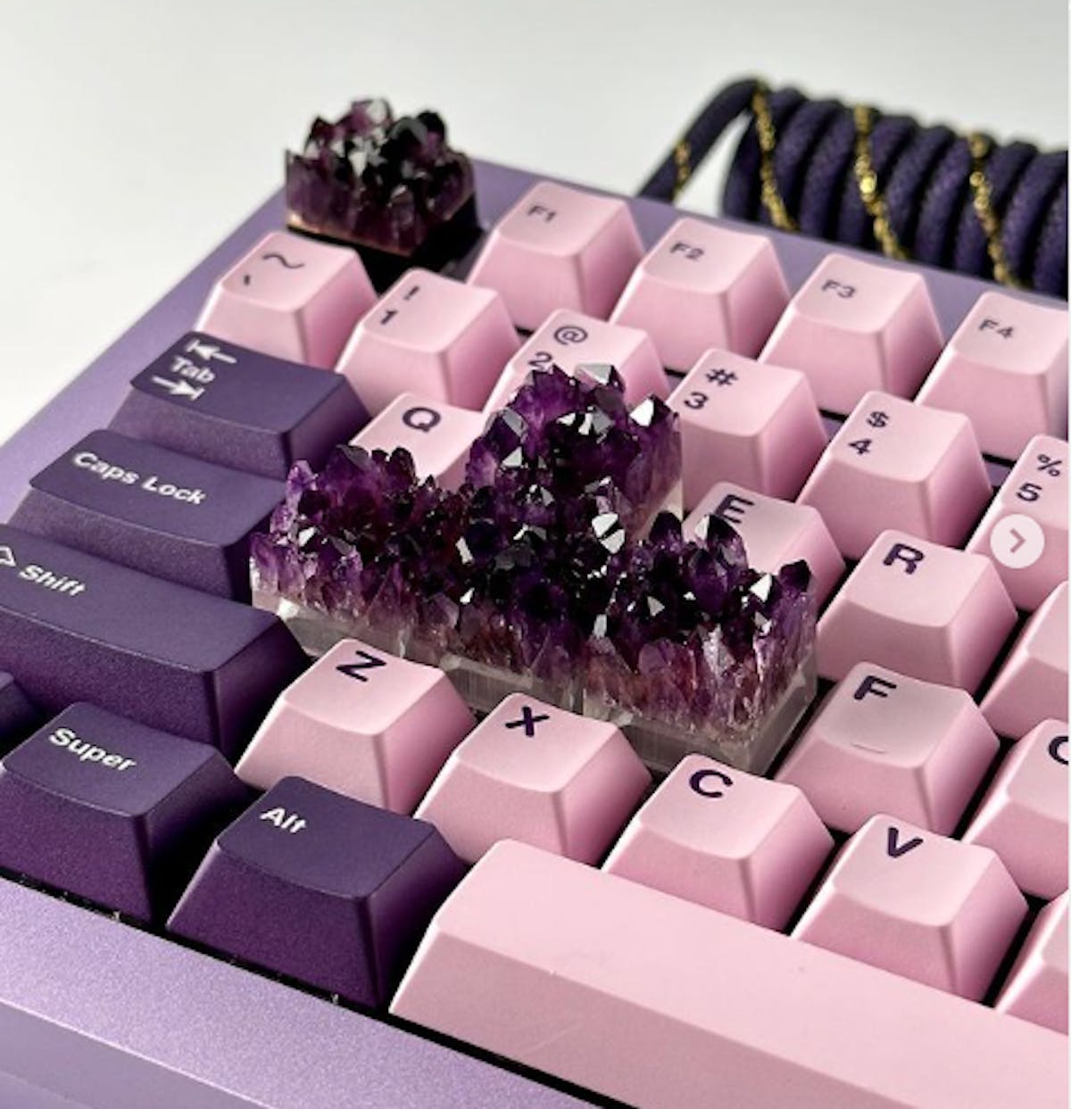 Crafting Elegance: The Allure of Blue Keycaps in Mechanical Keyboards