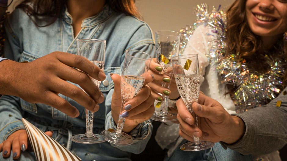 Crafting Cheers and Memories: A Guide to Sip and Celebrate with Style - HazelNews