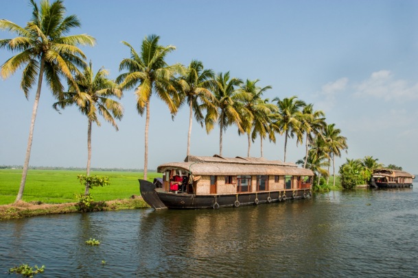 Kerala Houseboat Packages - Explore Serene Backwaters | Seasonz India Holidays
