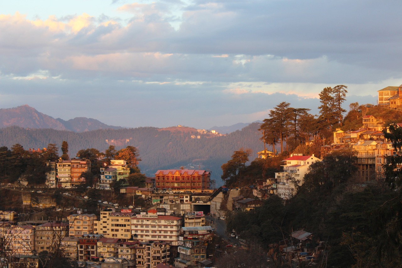 Shimla Vs Manali: A Tale Of Two Destination Local Markets