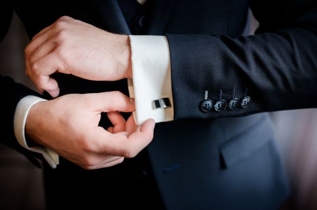How To Wear Cufflinks With Shirts Correctly