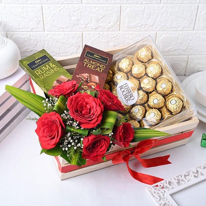 Buy or Send Rosy Temptation Rocher Hamper Online India , Christmas Gifts , Xmas Gift - OyeGifts