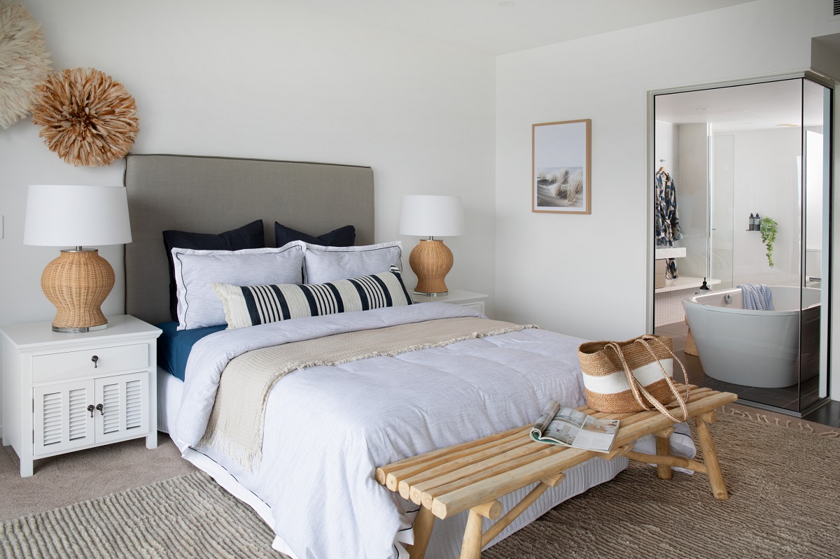Coastal Style Bedroom: How to Create a Symphony of Tranquillity and Sophistication | Compare Factory