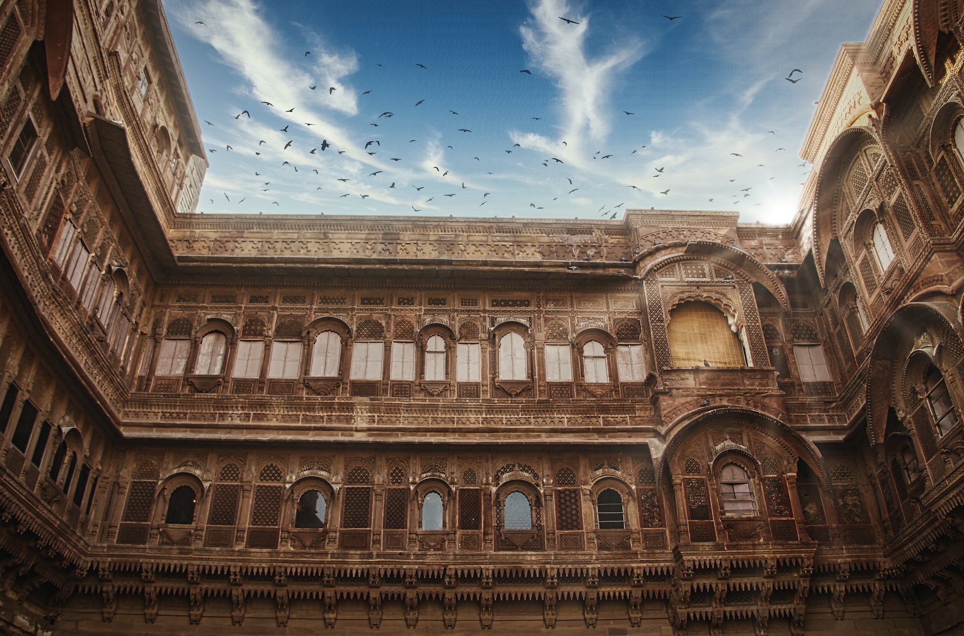 Conseils de Voyage au Rajasthan | Explorez le Voyage de Luxe, la Location de Voiture et les Guides
