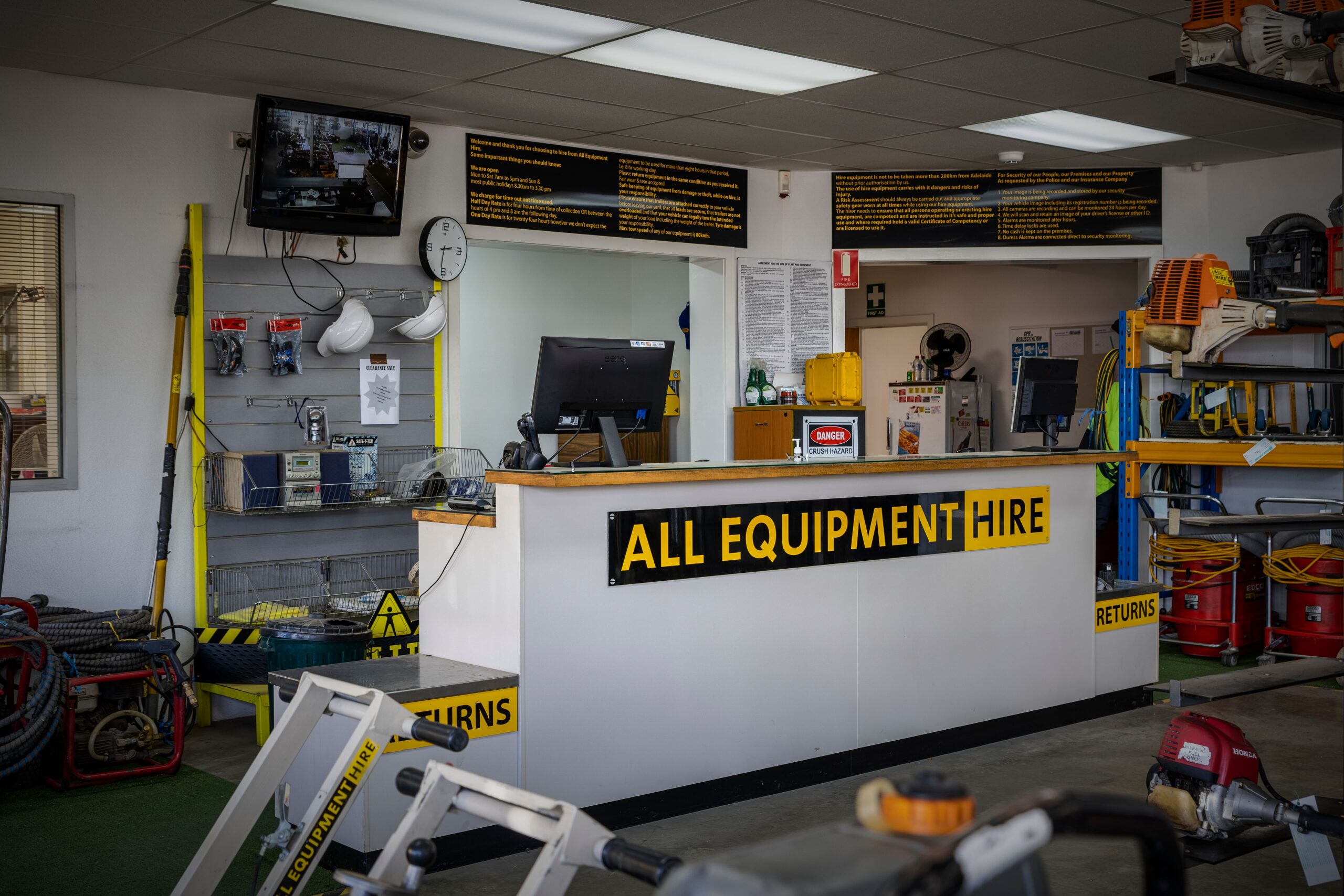 Why Should You Choose To Rent Equipment? | BUILD
