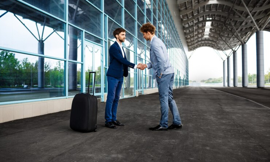 12 Factors to Weigh When Choosing Airport Transfers