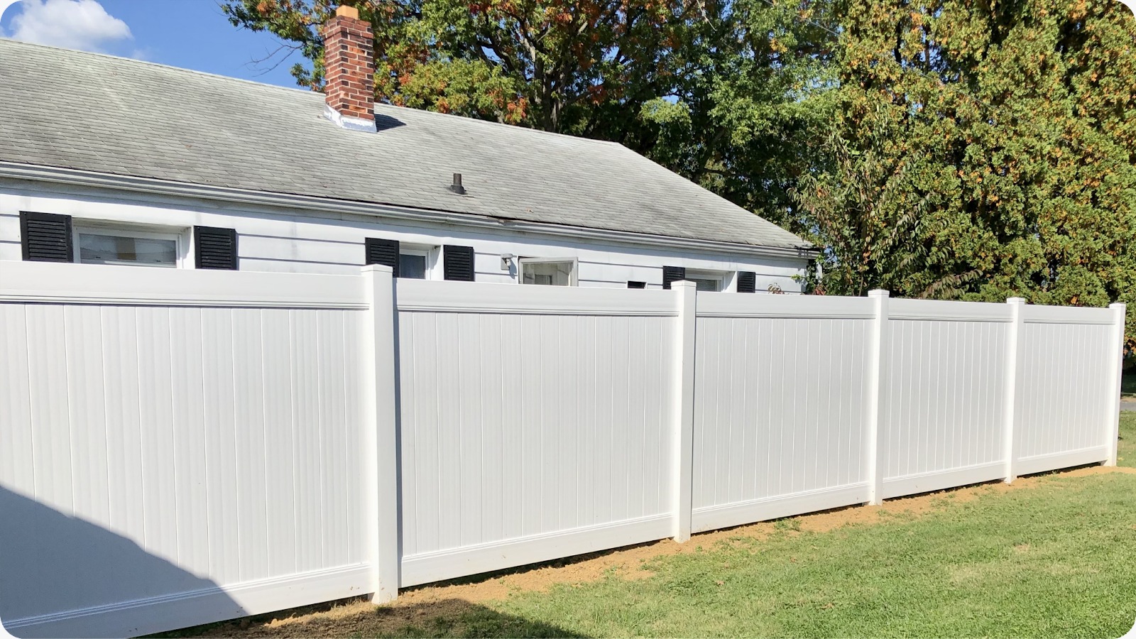 Top 10 Benefits of Vinyl Fencing for Your Charlotte Home - PRECISION FENCING LLC