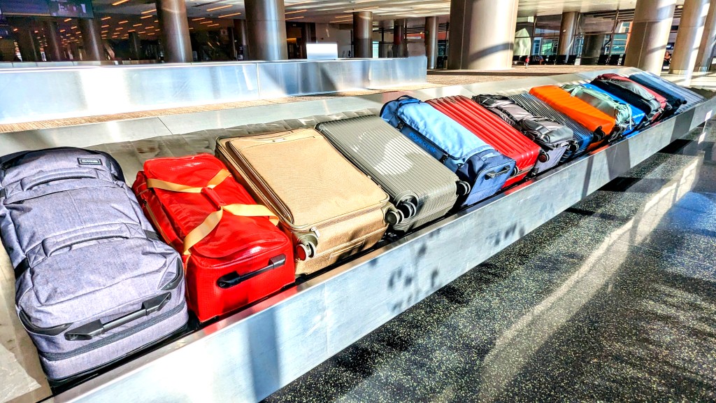 Monos Luggage Negative Reviews: Exposing the Truth - Travel Packs