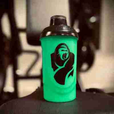 Shaker bottle – Nu in poison green! Profile Picture
