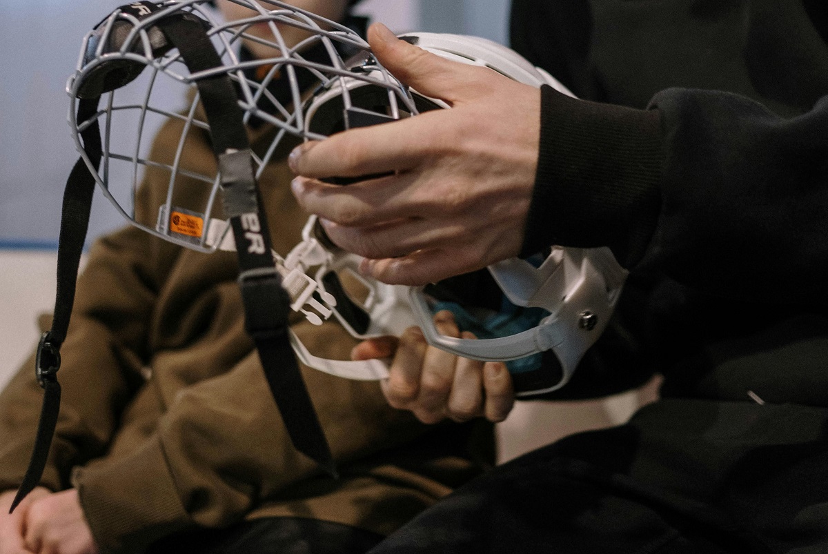 Safety First: How to Choose the Right Hockey Helmet – Pro-daily motivation