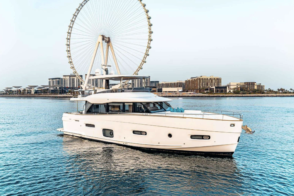 Dubai Yachting Company: Dubai Yacht Rental and Boat Hire