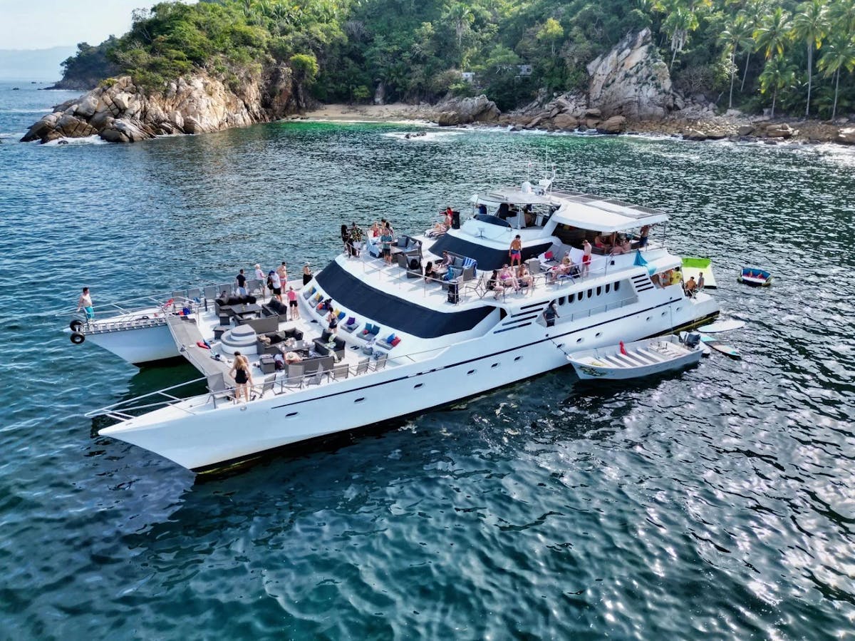 Tips for Booking a Party Boat Rental in Puerto Vallarta: What You Need to Know