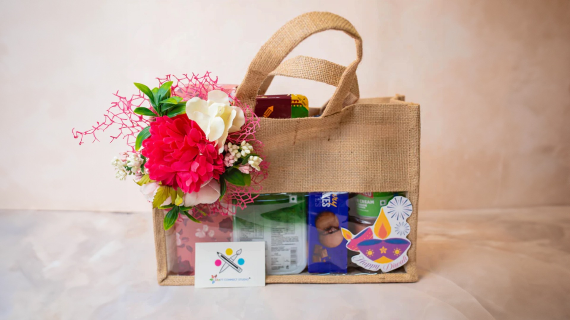 Why Giving Corporate Gift Hampers Is Great for Team Cohesion