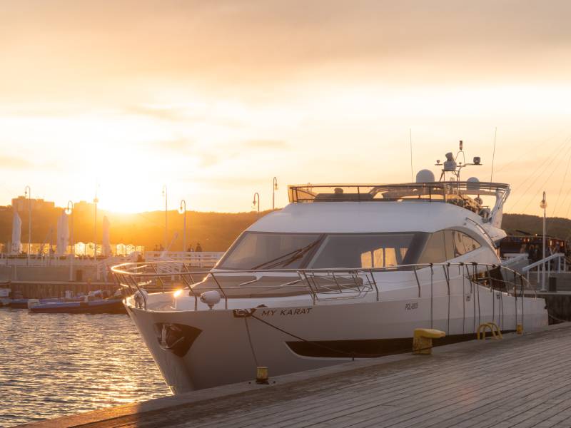 Luxus Hausboot und Yacht mieten Berlin Brandenburg für Tagestouren