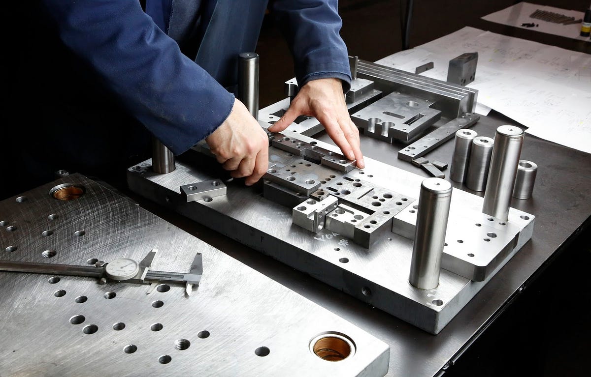 Progressive Tooling in Manufacturing: Innovations in Stamping Tool Technology | by Sanautomotive | Nov, 2024 | Medium