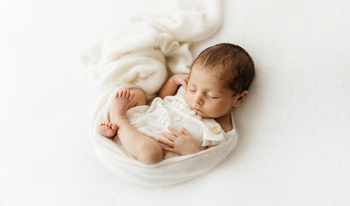 Newborn Photography Abu Dhabi | Newborn Photo Shoot Dubai | Newborn Professional Photographer - Jessica Kennedy Photography