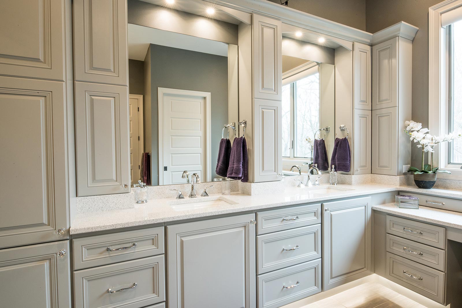 How to Choose the Right Double Bathroom Vanity for Your Home?