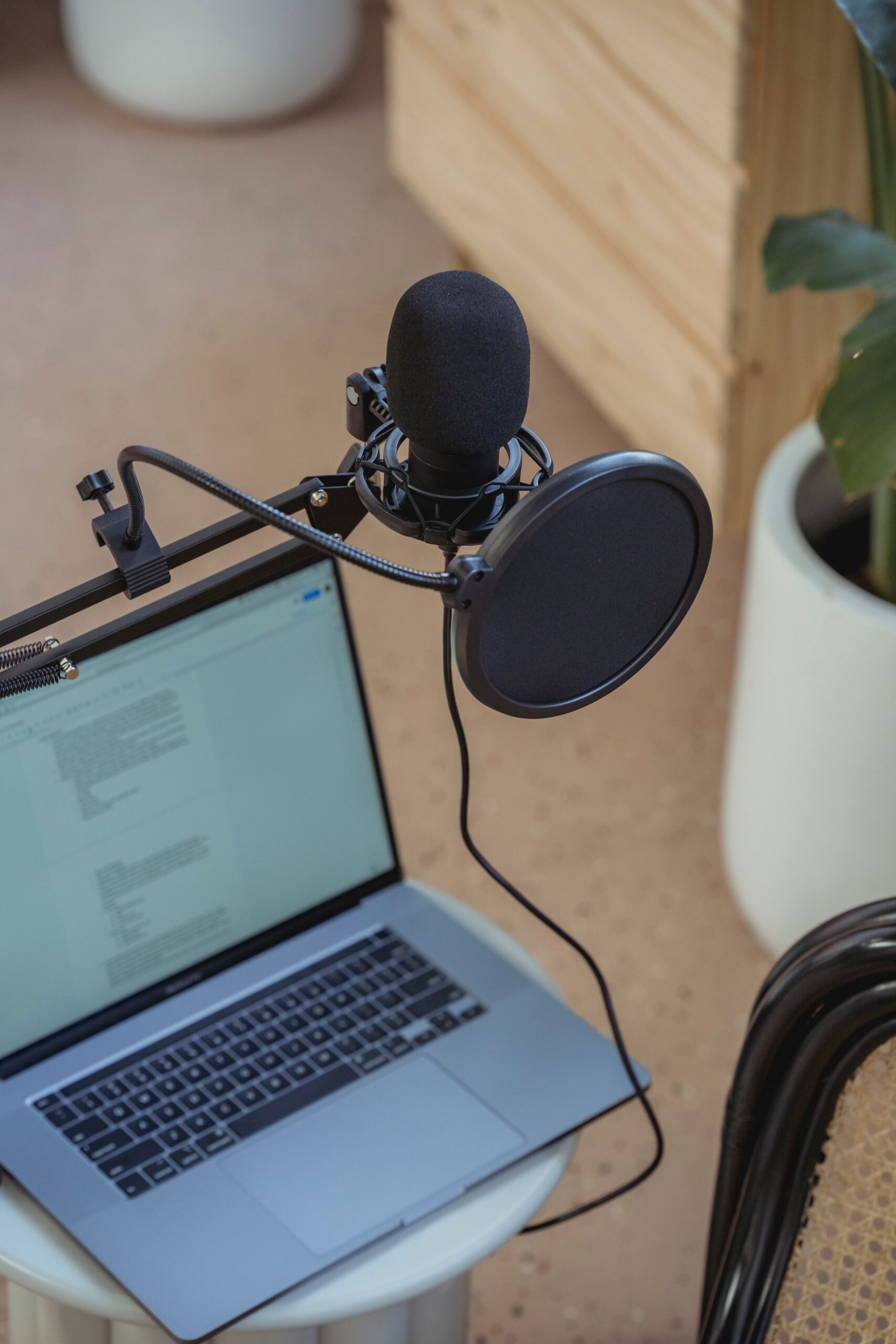 Top Benefits of Advertising with Montreal Radio Sponsorships