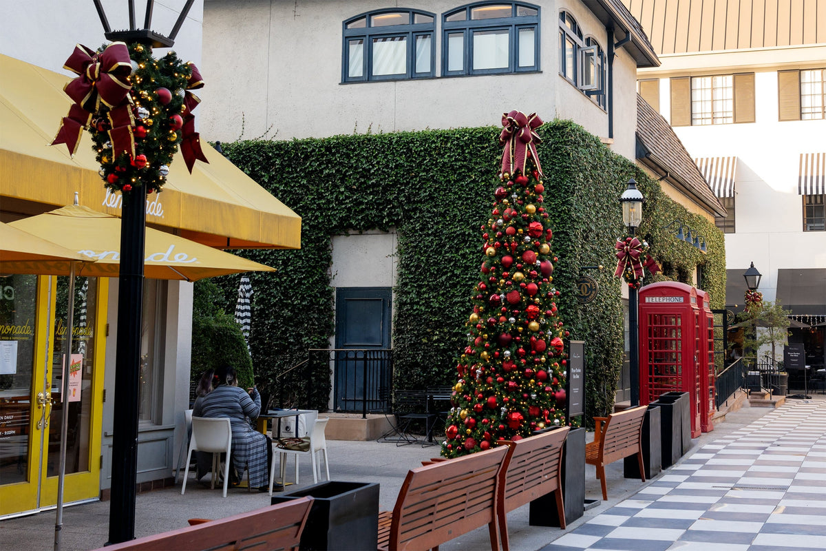 Best Time to Buy Artificial Christmas Trees for Your Commercial Space                      – Dekra-Lite