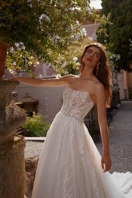 White Lace Bridal Couture: A Top Bridal Shop in Toronto Offering Personalized Styling Services
