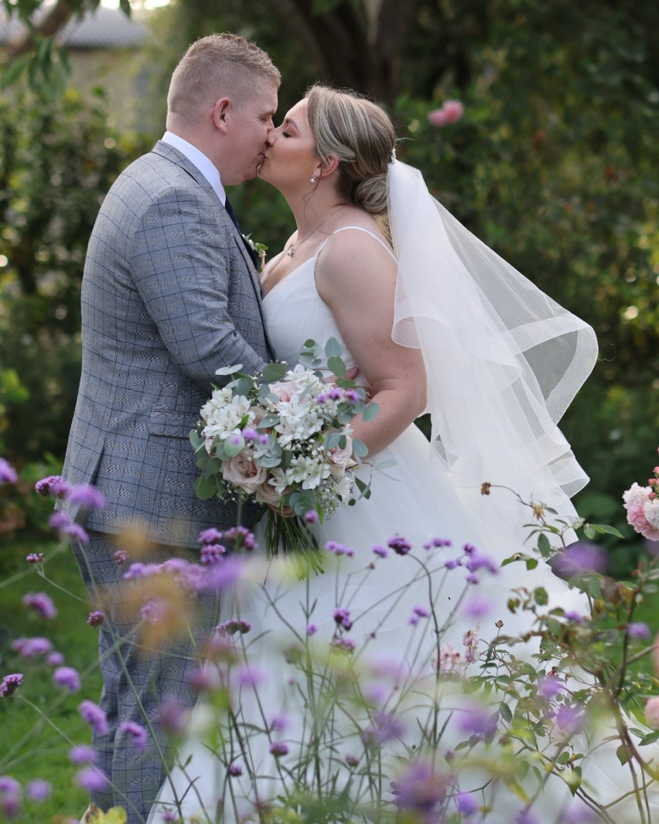 Charming Wedding Barns in East Sussex: Perfect Venues for Your Special Day – ALFRISTON GARDENS