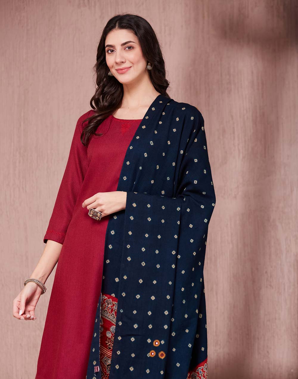 How to Identify Quality Fabrics When Shopping Shawls Online?