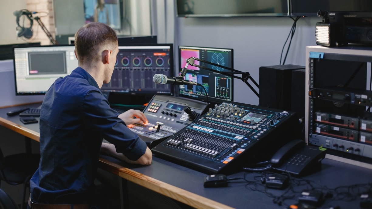 Budget-Friendly AV Hacks for Meetings and Conferences - Repur Tech