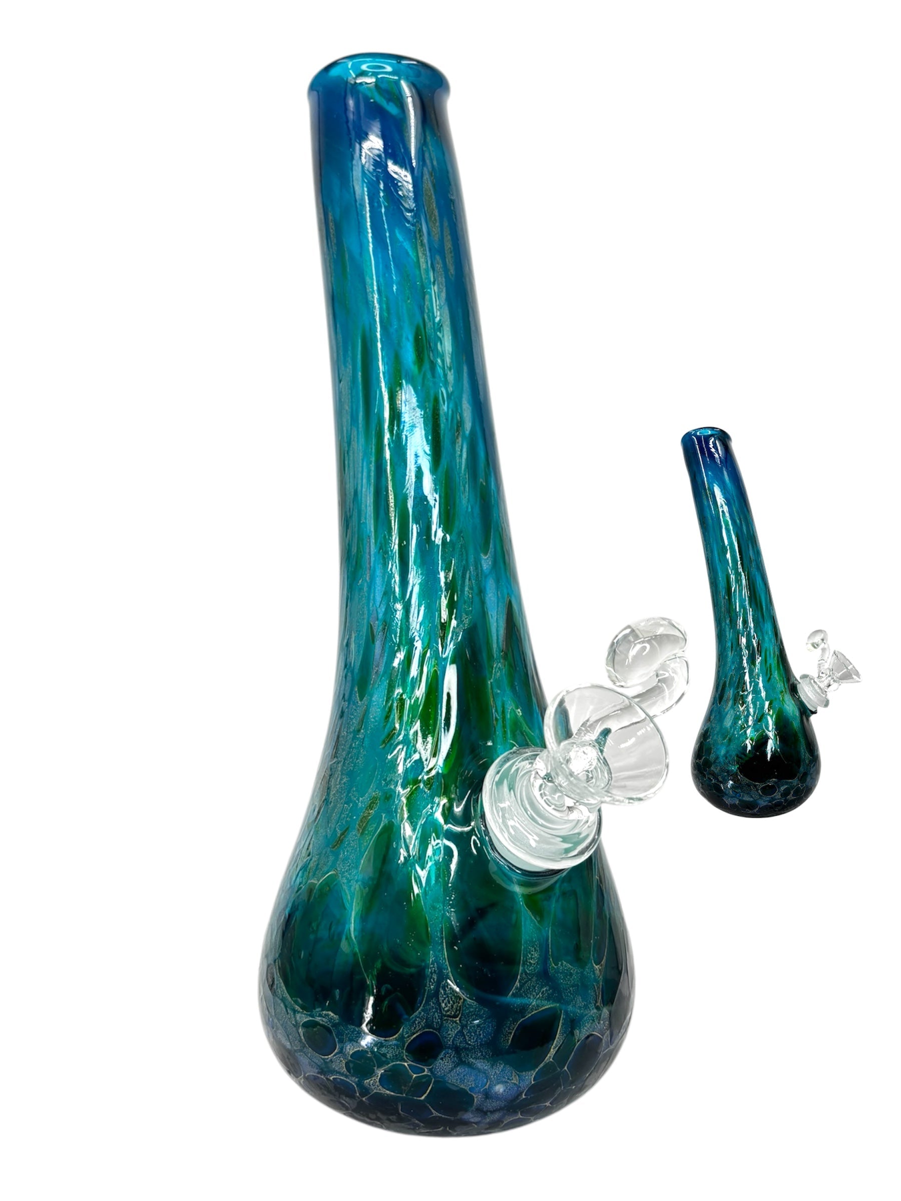 Percolator Bongs vs. Beaker Bongs: Which One Should You Buy?