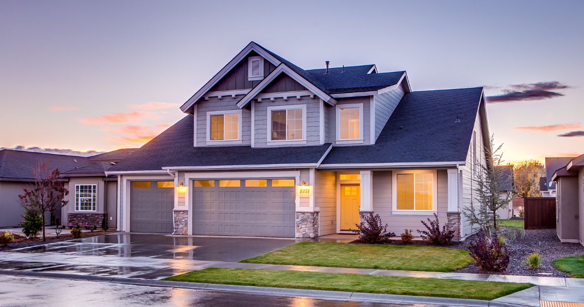 Roofing Contractor in Spring: Signs You Need Urgent Roof Repairs – Site Title