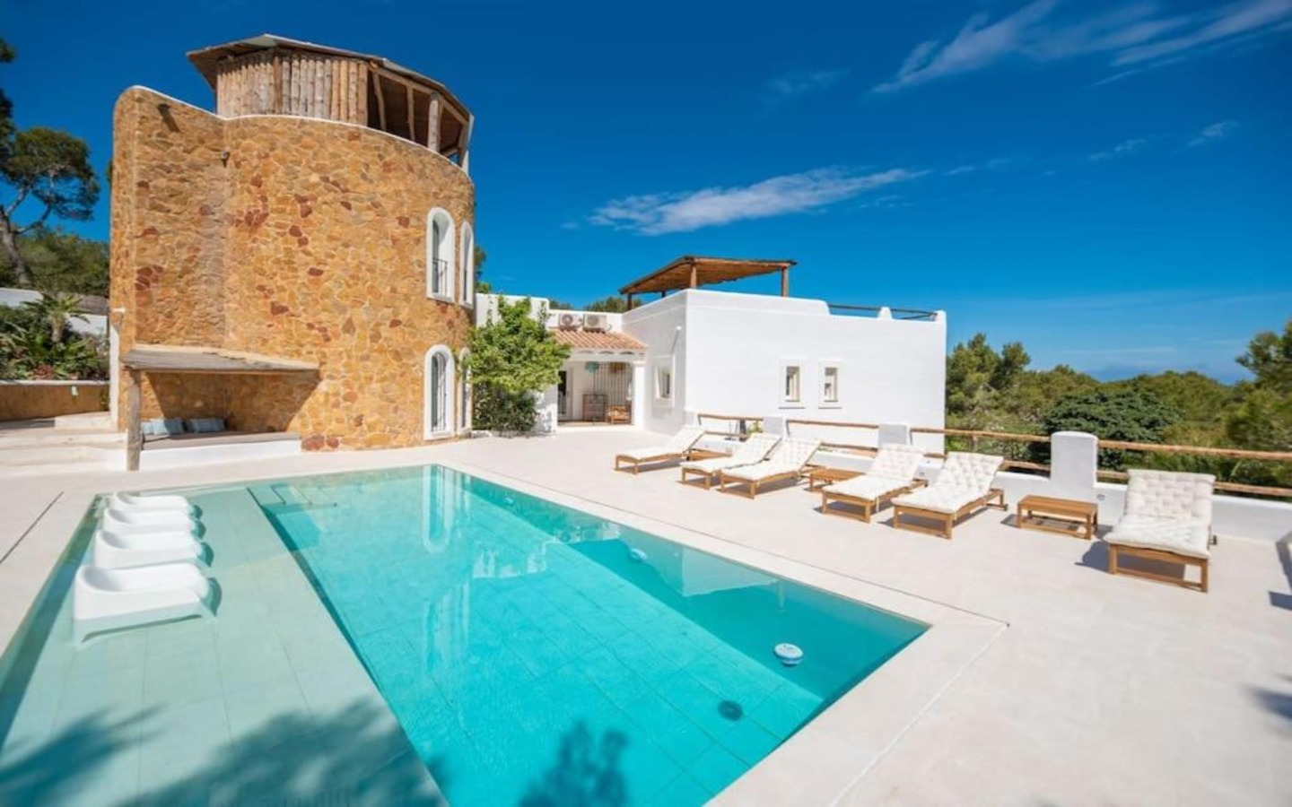 Secure and Maintain Your Villas in Ibiza Spain Effortlessly