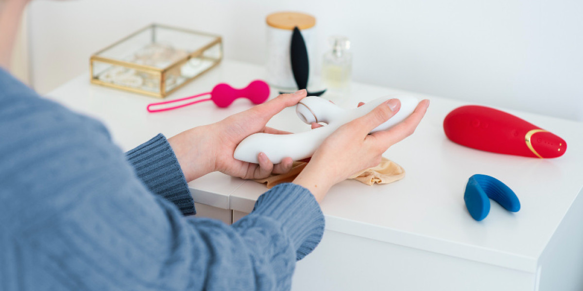 A Gentle Introduction to Kink: Exploring Light Bondage Toys and Silicone Butt Plugs for Beginners