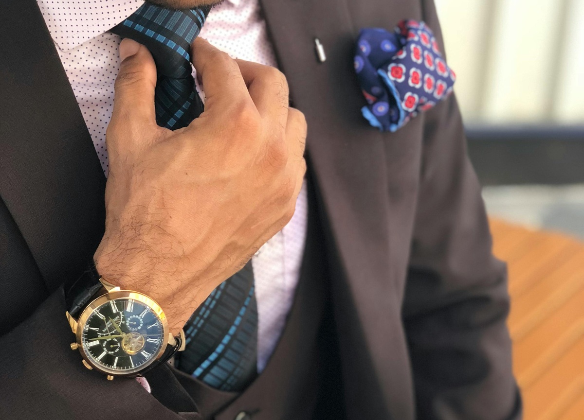 Folded to Perfection: A Gentlemen’s Guide to Luxury Pocket Squares – The Essence of Australia