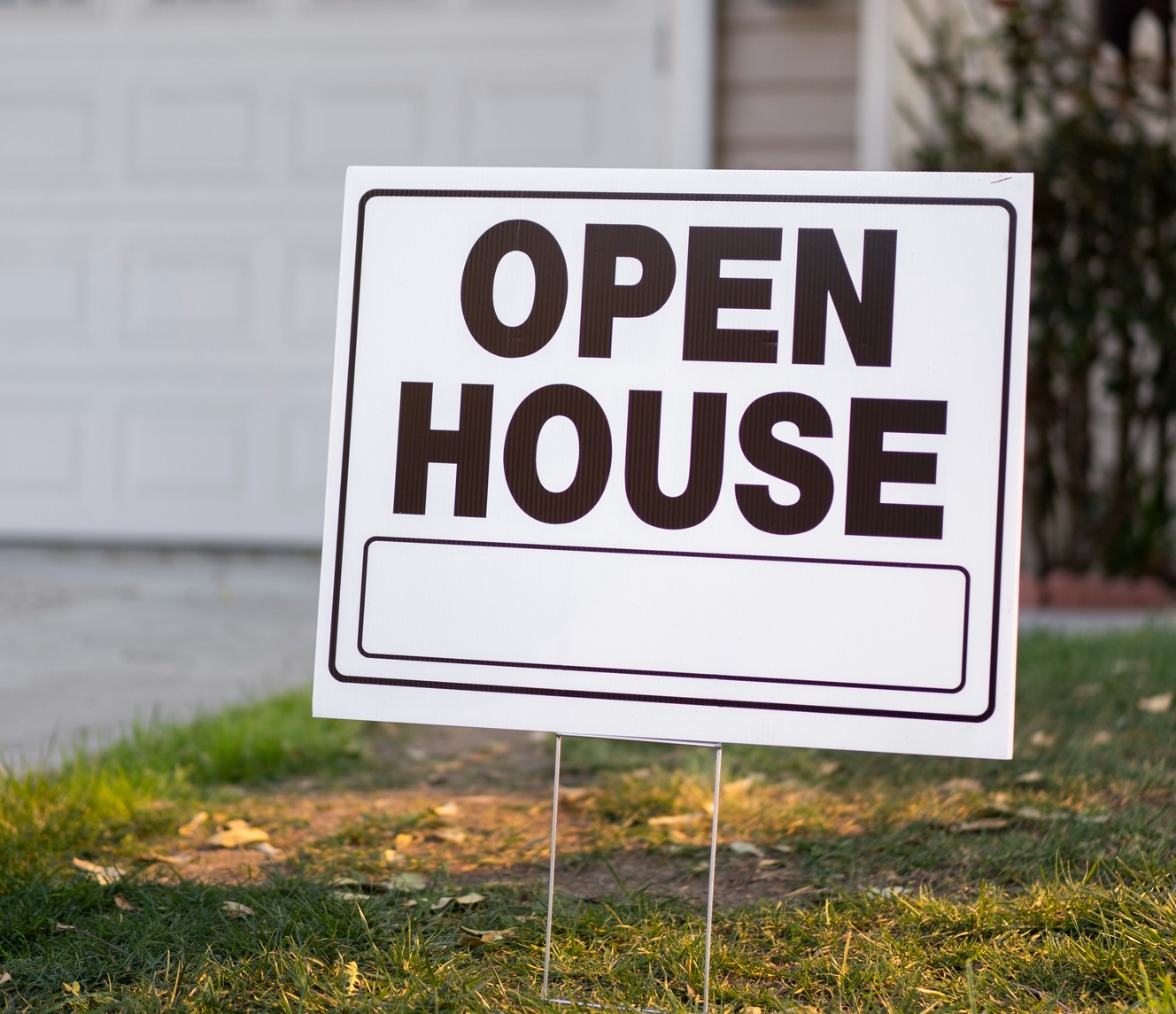Do Real Estate Yard Signs Still Work in 2025? Expert Tips