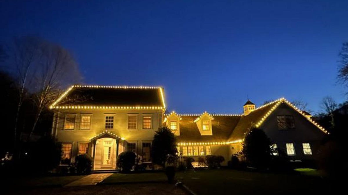 Why Should Businesses Avoid DIY Holiday Lighting Installations | by Holiday Lighting Company | Nov, 2025 | Medium