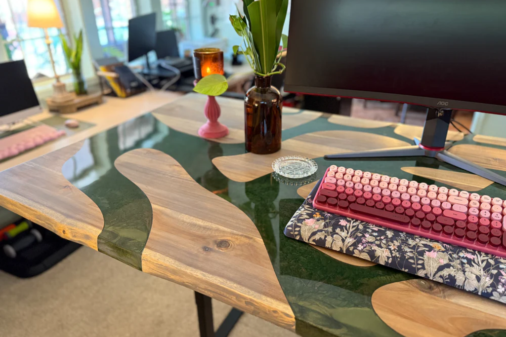 Resin Desks: Enhancing Comfort, Posture, and Productivity