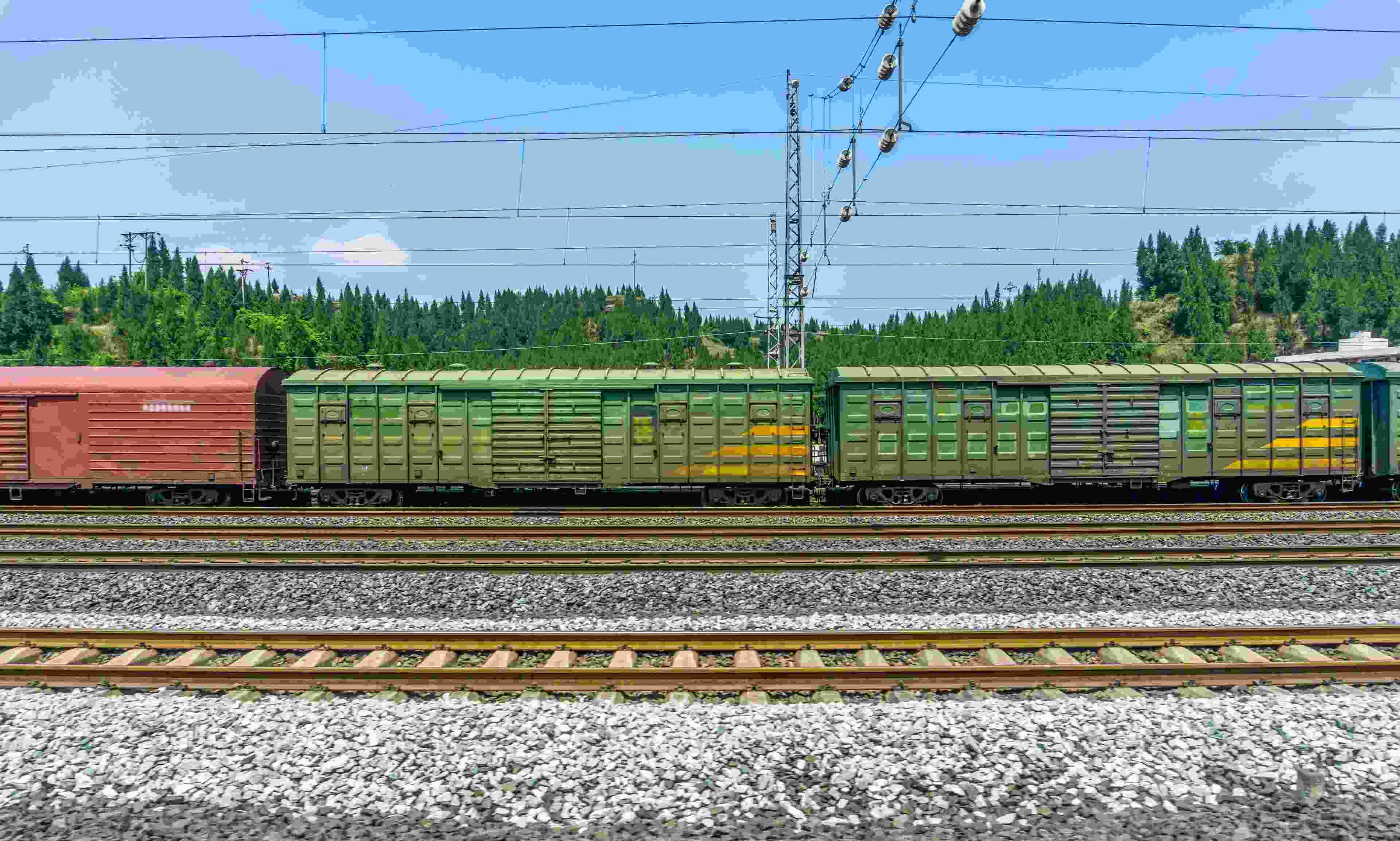 Indian Railways freight loading crosses 1 billion tonne mark in FY26