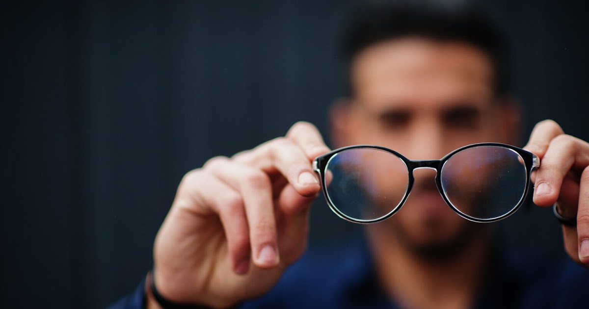 How to Choose the Best Eye Frames and Try Glasses at Home